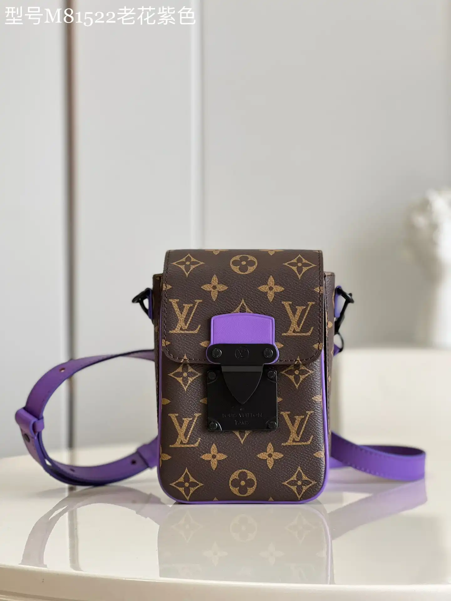 LOUIS VUITTON S-LOCK VERTICAL WEARABLE WALLET 0125