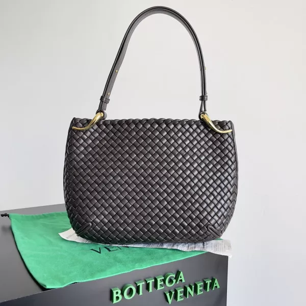 BOTTEGA VENETA Small Clicker Shoulder Bag 0120