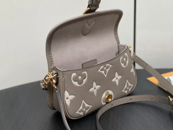 Affordable LOUIS VUITTON Nano Diane-19*10.5*6 CM 0115