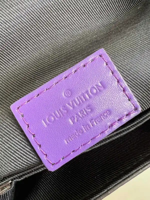 Affordable LOUIS VUITTON S-LOCK VERTICAL WEARABLE WALLET 0125