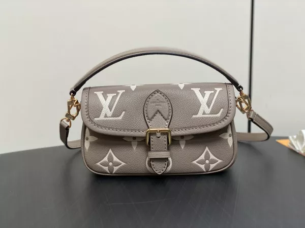 LOUIS VUITTON Nano Diane-19*10.5*6 CM 0115