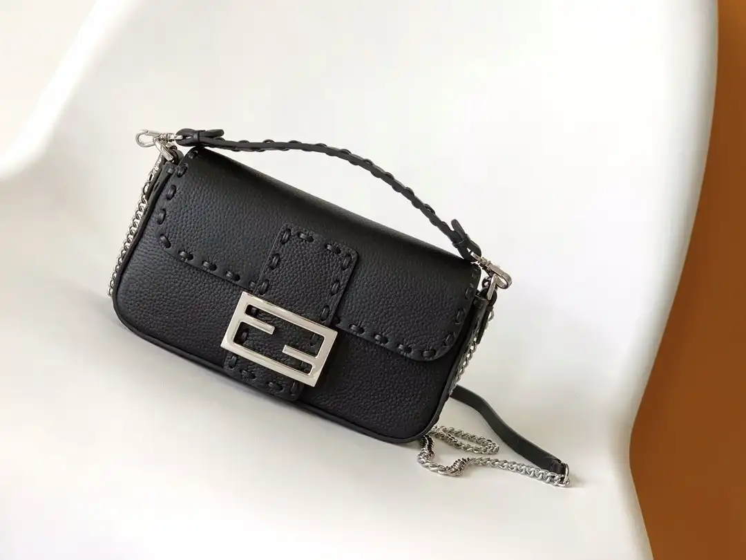 FENDI BAGUETTE-20*5*13CM 0127