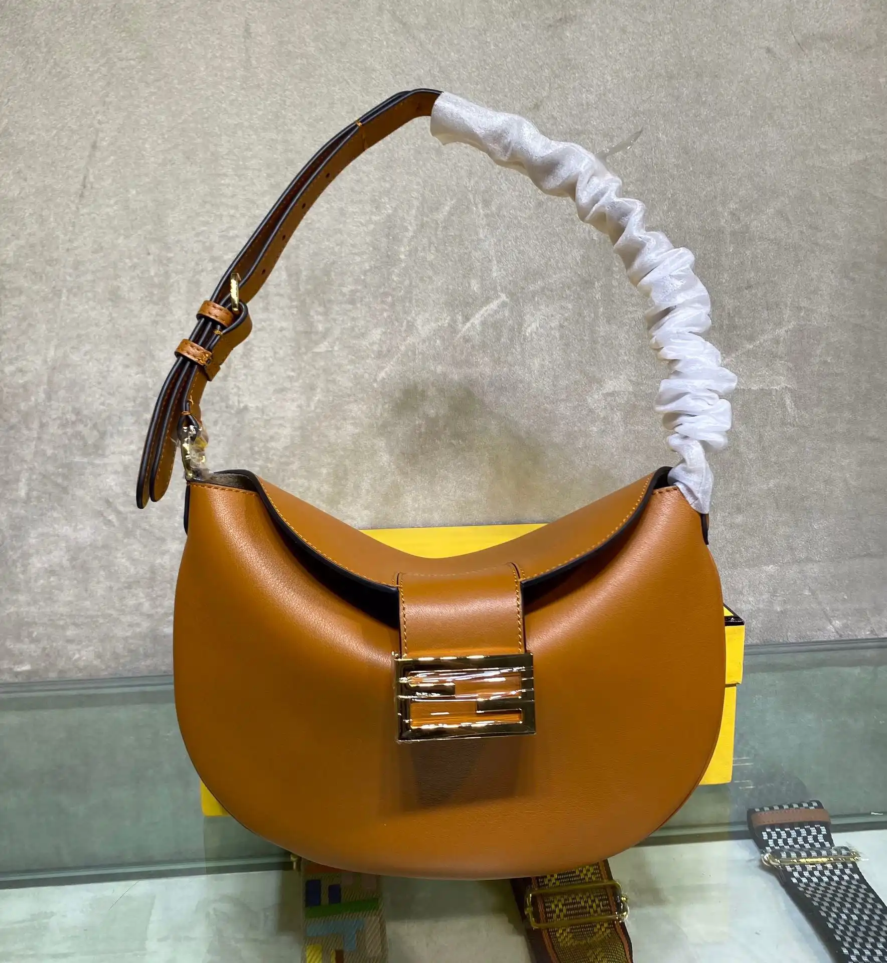 FENDI SMALL CROISSANT 0127